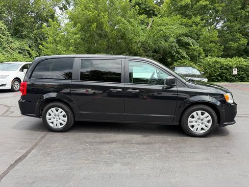 Used 2019 Dodge Grand Caravan SE FWD image 6
