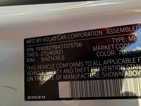 Certified 2025 Volvo XC90 B6 Plus image 24