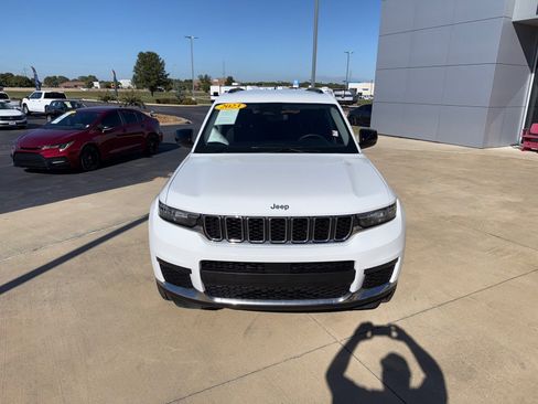 Used 2023 Jeep Grand Cherokee L Laredo image 7