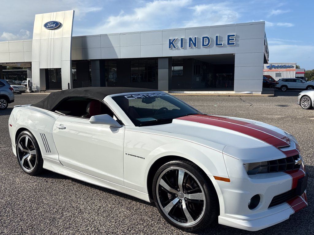 Used 2011 Chevrolet Camaro SS RWD image 2