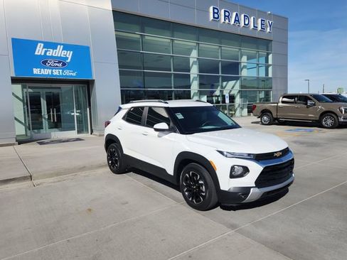 Used 2022 Chevrolet TrailBlazer LT w/ Convenience Package image 3