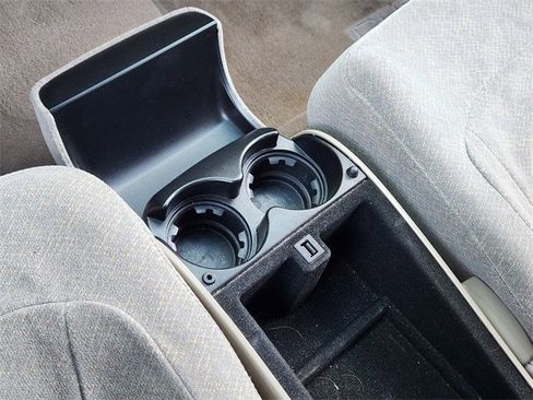 Used 2005 Cadillac De Ville DHS w/ Equipment Group image 16