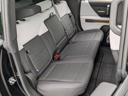 Used 2025 GMC Hummer EV 2X AWD/4WD image 18