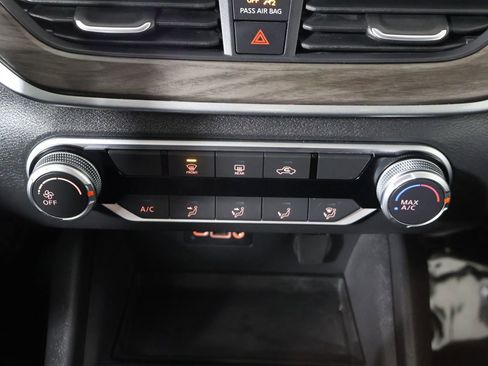 Used 2025 Nissan Altima 2.5 SV image 40