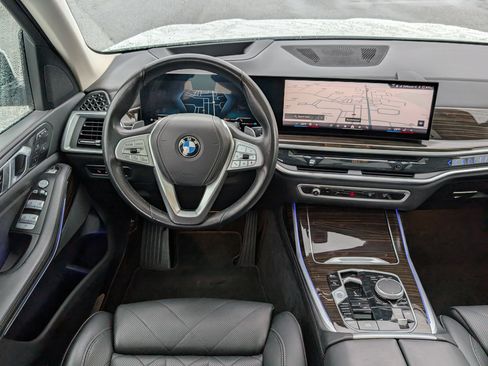Used 2024 BMW X7 xDrive40i image 17
