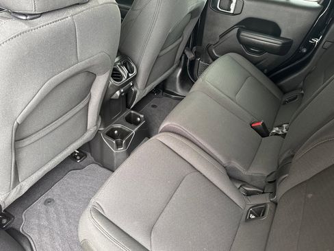 Used 2023 Jeep Gladiator Sport image 11