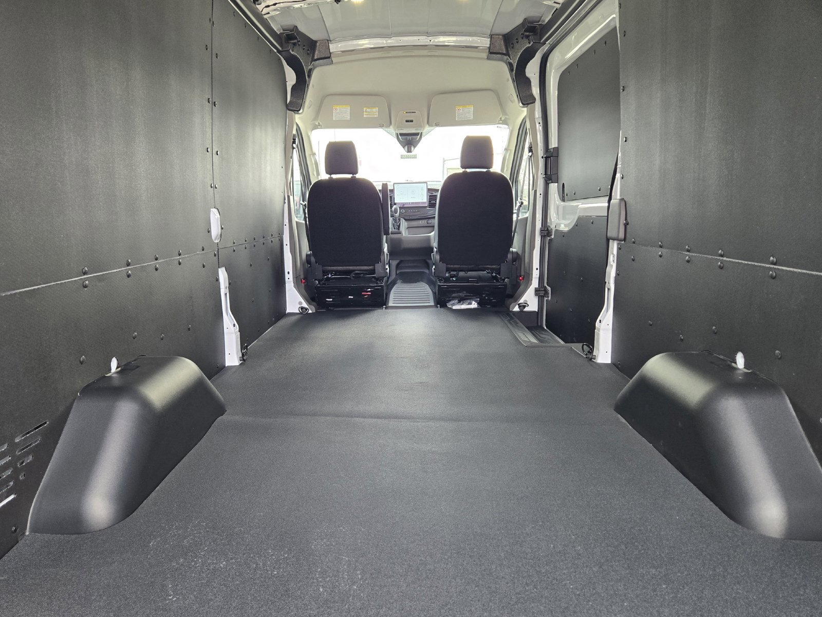New 2026 Ford Transit 250 148 Medium Roof w/ Load Area Protection Package RWD image 30