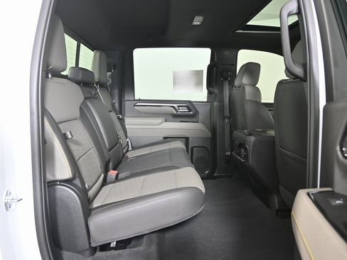 Used 2025 Chevrolet Silverado 2500 ZR2 w/ Technology Package image 16