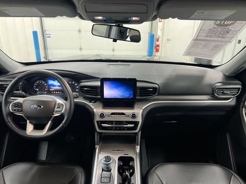 Used 2022 Ford Explorer XLT w/ Equipment Group 202A AWD/4WD image 10