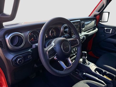 Used 2023 Jeep Wrangler Unlimited Sahara AWD/4WD image 7