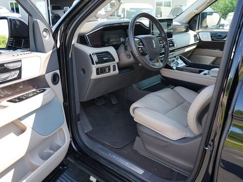 Used 2023 Lincoln Navigator Reserve AWD/4WD image 14