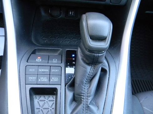 Used 2019 Toyota RAV4 XLE AWD/4WD image 16