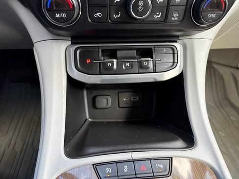 Used 2022 GMC Acadia SLE w/ Driver Convenience Package AWD/4WD image 25