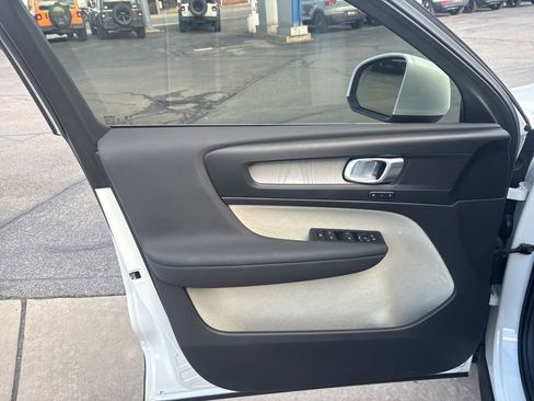 Certified 2023 Volvo XC40 B5 Plus w/ Protection Package Premier image 15