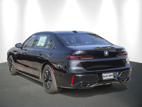 New 2026 BMW 760i xDrive w/ Premium Package AWD/4WD image 4