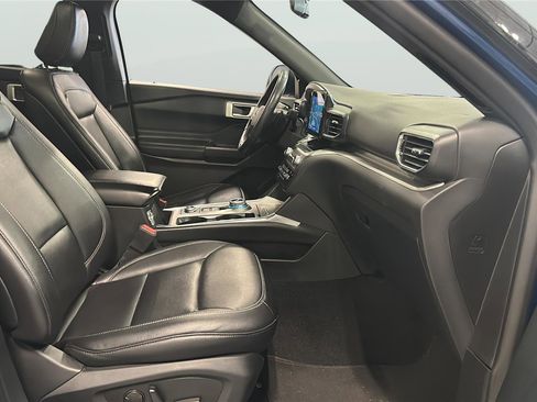 Used 2020 Ford Explorer XLT w/ Equipment Group 202A image 14