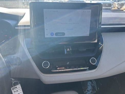 Used 2023 Toyota Corolla LE image 3