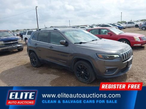 Used 2019 Jeep Cherokee Latitude Plus image 1