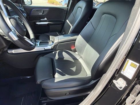 Used 2024 Mercedes-Benz GLB 250 image 22