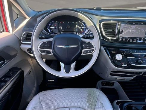 Used 2018 Chrysler Pacifica Limited w/ Advanced Safetytec Group image 8