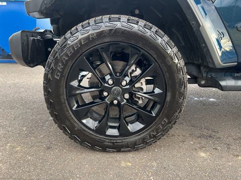 Used 2025 Jeep Gladiator Nighthawk image 7