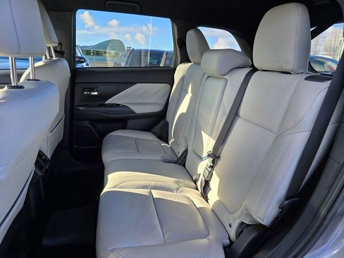 Used 2022 Mitsubishi Outlander SEL image 17