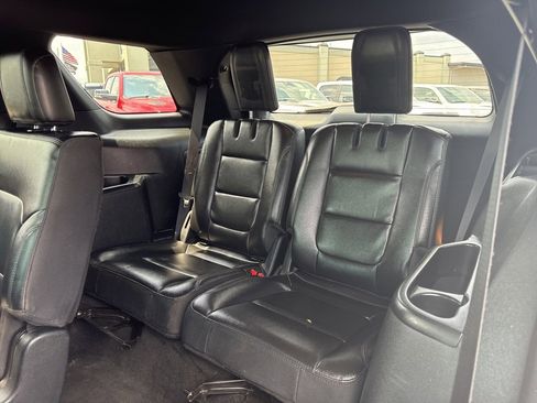 Used 2018 Ford Explorer XLT w/ Equipment Group 202A image 22