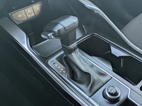 Used 2025 Kia Sorento LX image 12