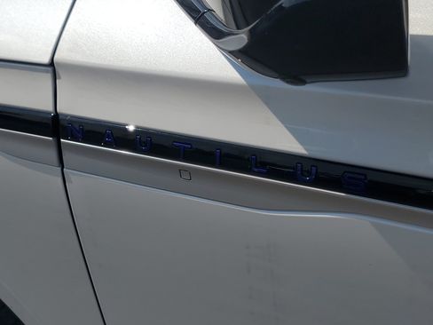 New 2026 Lincoln Nautilus Reserve AWD/4WD image 7