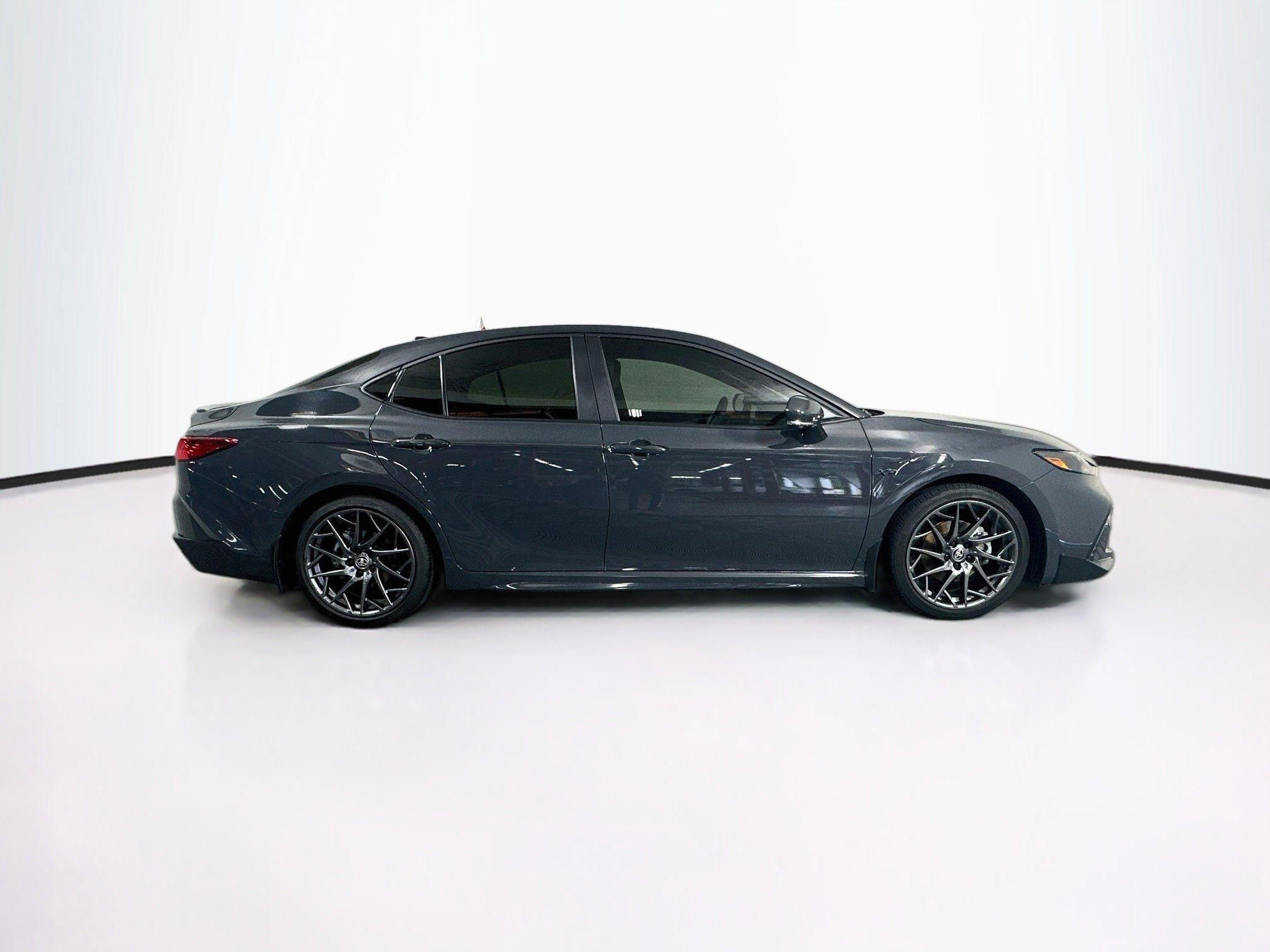 Used 2025 Toyota Camry SE FWD image 2