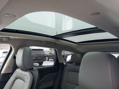 New 2026 Lincoln Corsair Premiere image 11