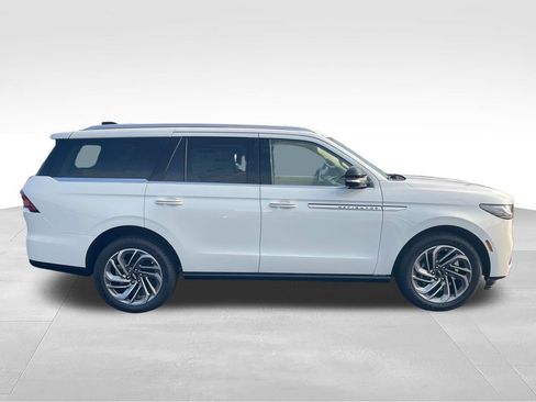 New 2027 Lincoln Navigator Reserve AWD/4WD image 6