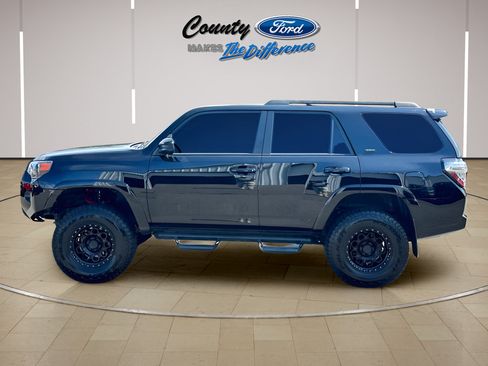 Used 2022 Toyota 4Runner SR5 RWD image 3