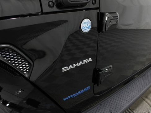 Used 2022 Jeep Wrangler Unlimited Sahara w/ Cold Weather Group image 35