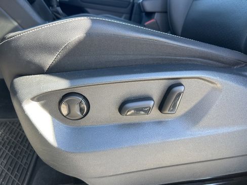 Used 2021 Volkswagen Tiguan SE w/ Panoramic Sunroof Package image 17