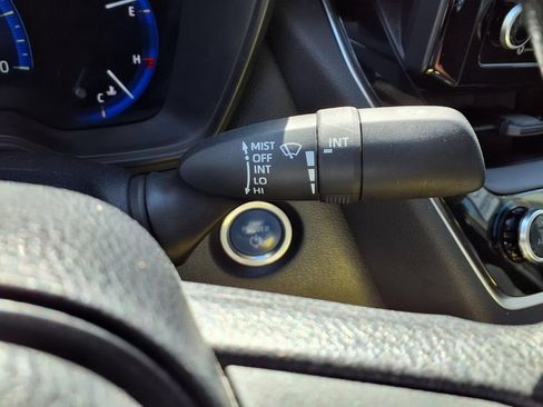 Used 2022 Toyota Corolla LE FWD image 12