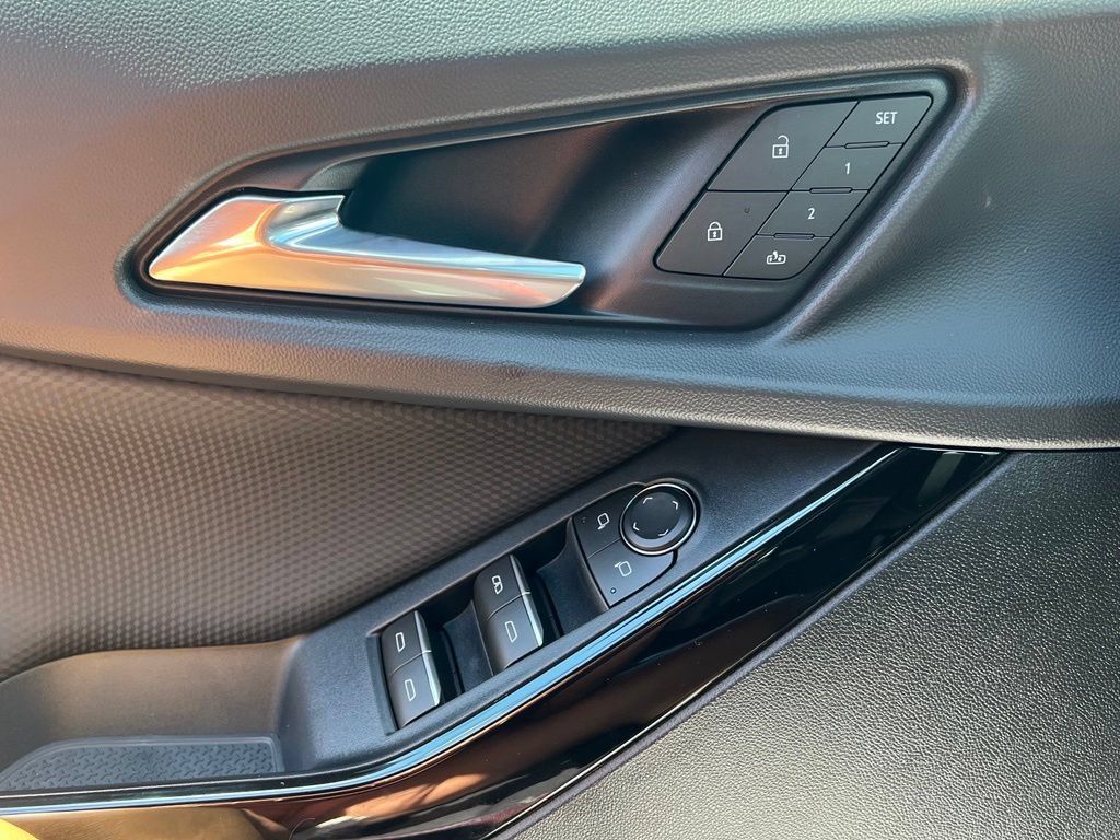 New 2026 Chevrolet Equinox RS w/ Convenience Package III FWD image 14