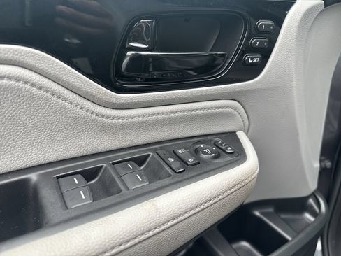 Used 2023 Honda Odyssey Touring image 3