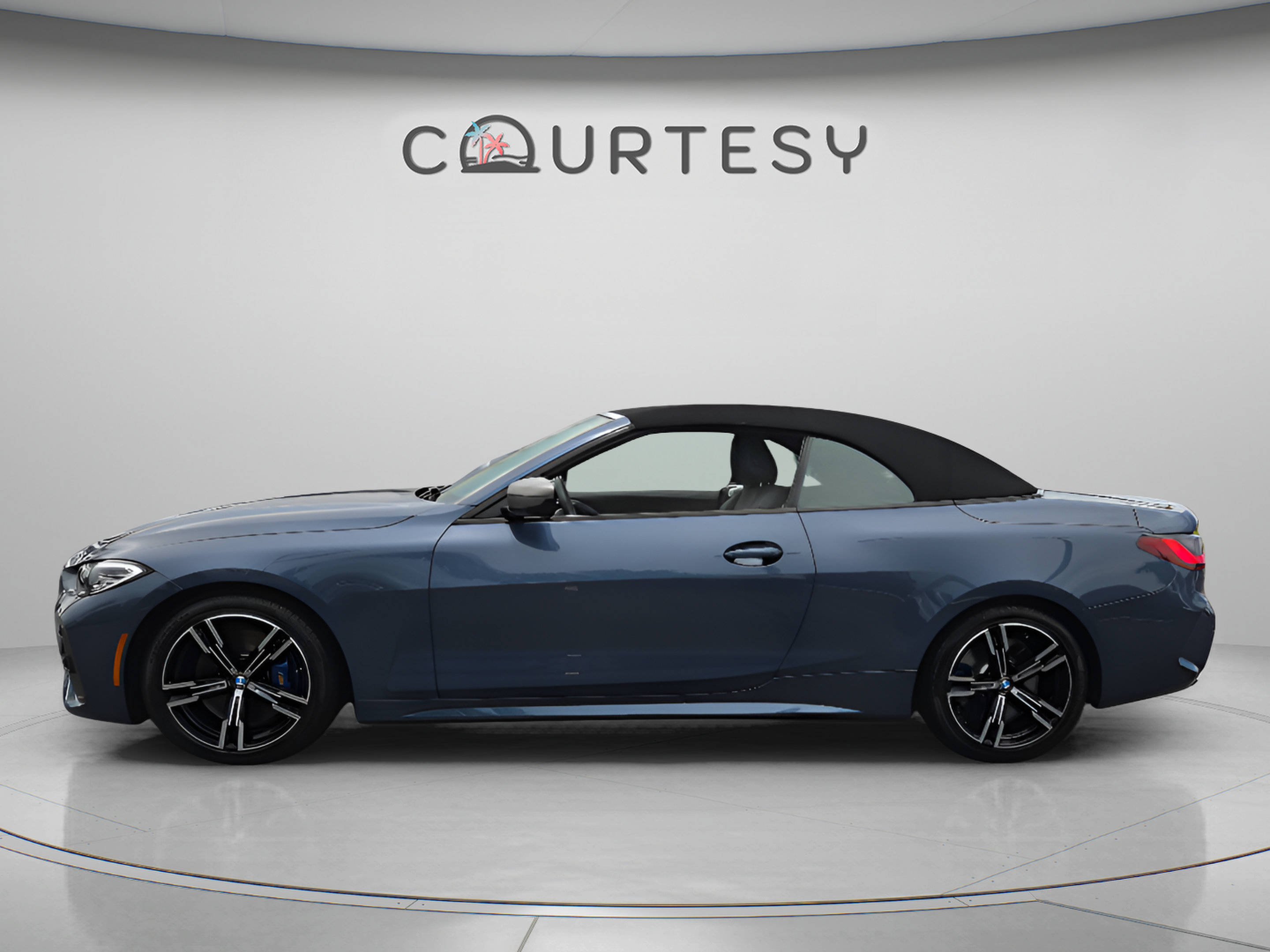 Used 2022 BMW M440i Convertible w/ Premium Package RWD image 2