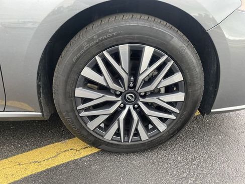 Used 2025 Nissan Altima 2.5 SV FWD image 41