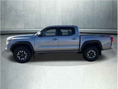 Used 2017 Toyota Tacoma TRD Off-Road w/ Tow Package (A/T) image 2