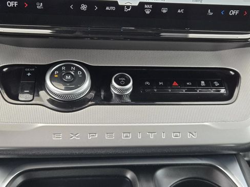 Used 2025 Ford Expedition Active AWD/4WD image 14