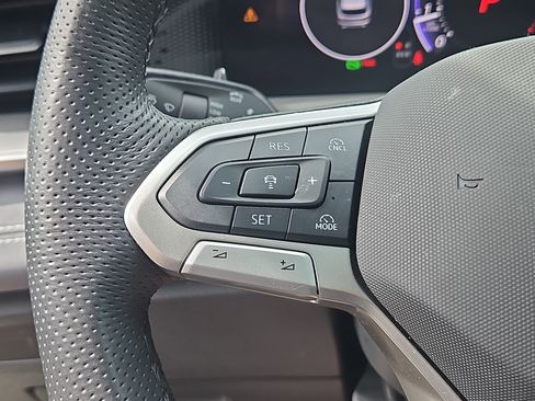 Used 2026 Volkswagen Tiguan SE R-Line AWD/4WD image 18