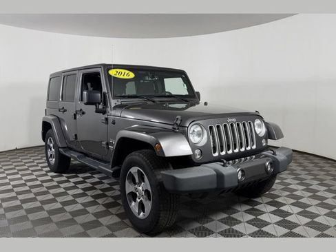Used 2016 Jeep Wrangler Unlimited Sahara w/ Max Tow Package AWD/4WD image 1