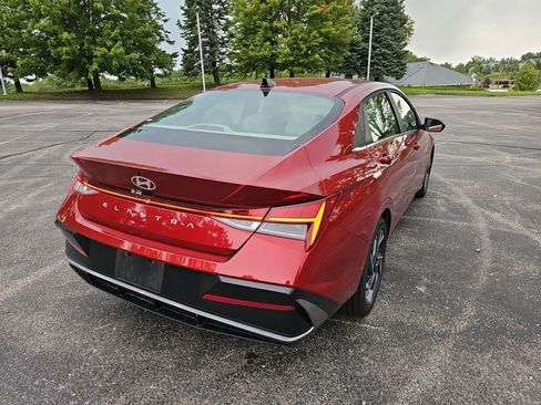 Used 2025 Hyundai Elantra SEL FWD image 6