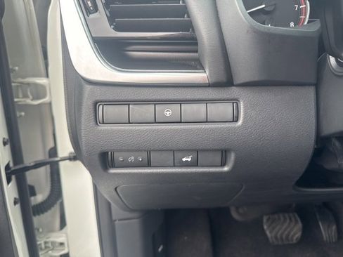 Used 2023 Nissan Rogue SV w/ SV Premium Package image 17