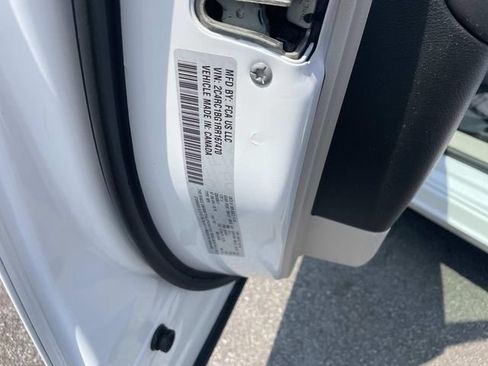 Used 2024 Chrysler Pacifica Touring-L FWD image 21