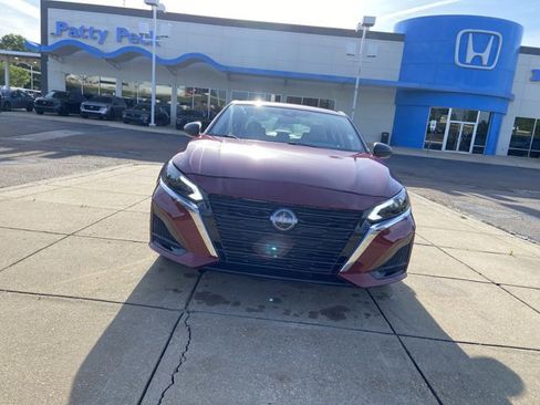 Used 2025 Nissan Altima 2.5 SV image 3