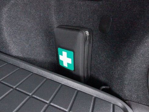 Certified 2025 Volvo XC40 B5 Core w/ Climate Package image 33