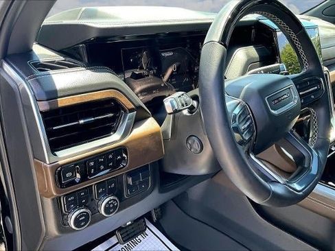Used 2025 GMC Yukon Denali Ultimate w/ LPO, Floor Liner Package AWD/4WD image 17